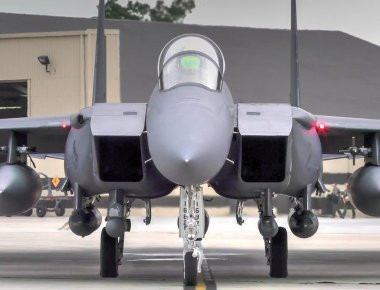 Βίντεο: Απογειώσεις F-15E Strike Eagle της USAF με afterburners